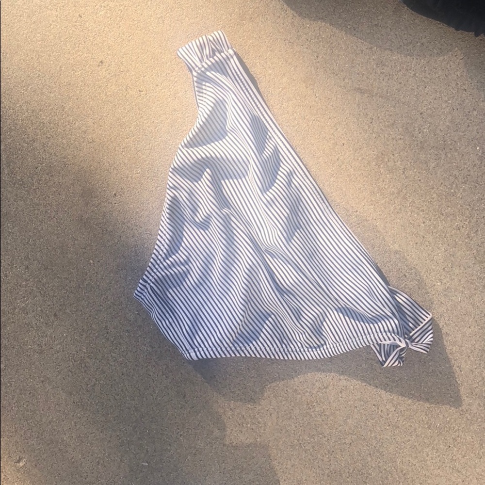 Bikini - Picture 3 of 3